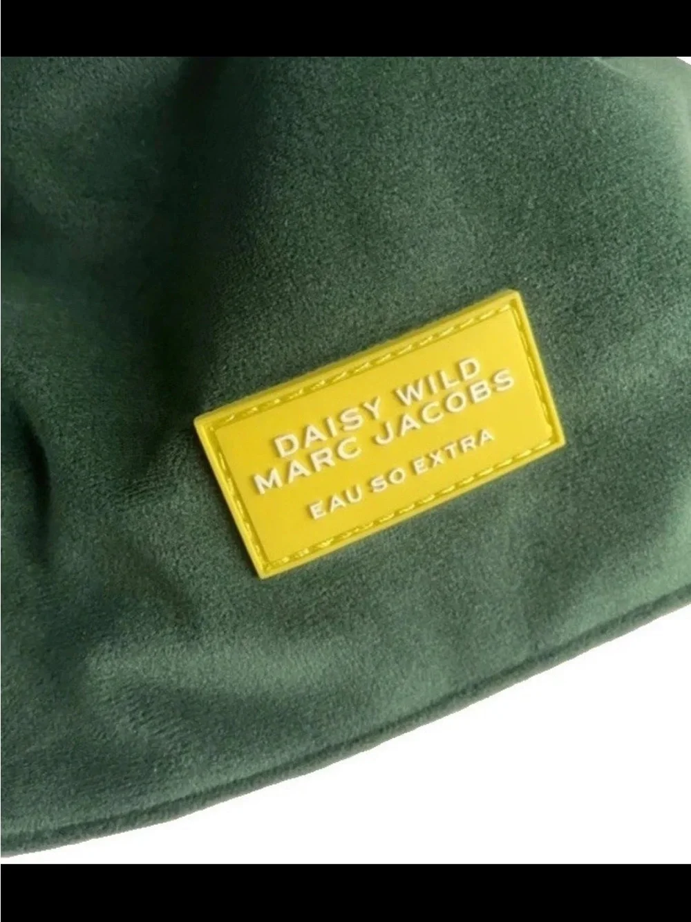 NIB Marc Jacobs Daisy Wild Eau So Extra Limited Edition Green Velvet Pouch
